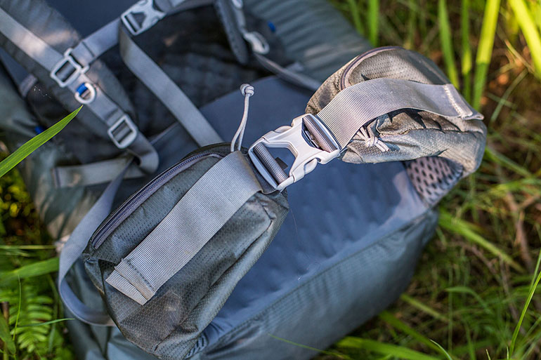 Gossamer Gear Mariposa 60 ultralight backpack (hipbelt buckle and padded backpanel)